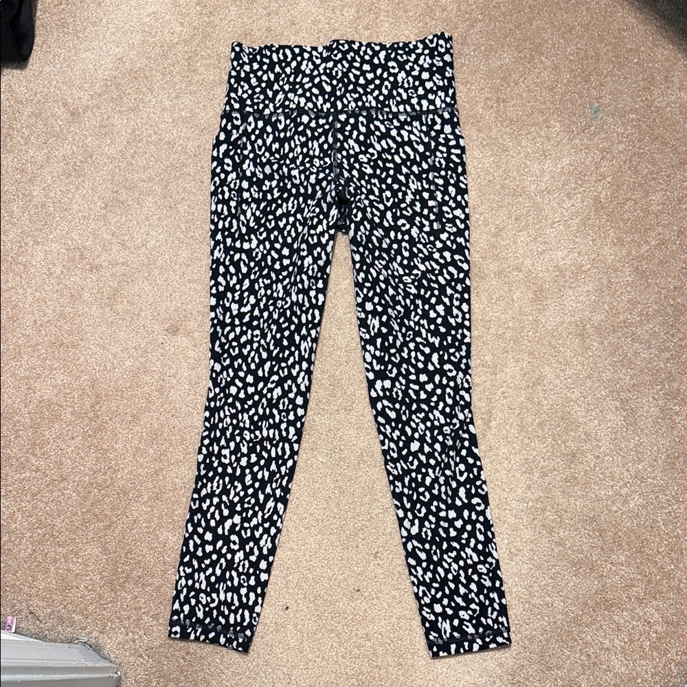 Athleta Salutation Stash Pocket II printed 7/8 tight size XS